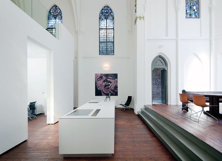 church_conversion_into_a_residence_in_utrecht_by_zecc_architects_yatzer_12.jpg