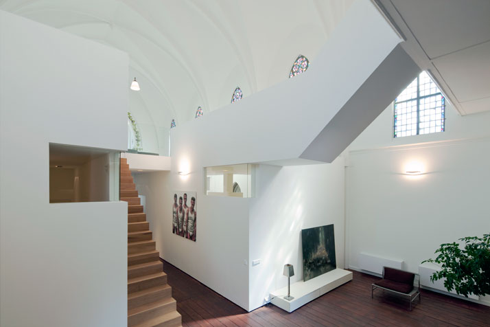 church_conversion_into_a_residence_in_utrecht_by_zecc_architects_yatzer_7.jpg