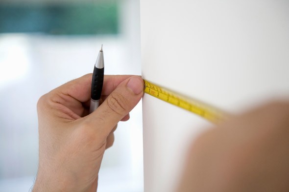 measuring_hanging_wallpaper_590rr031610.jpg