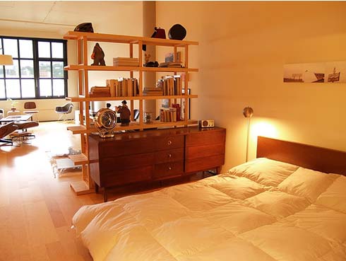 small_apartment_bedroom.jpg