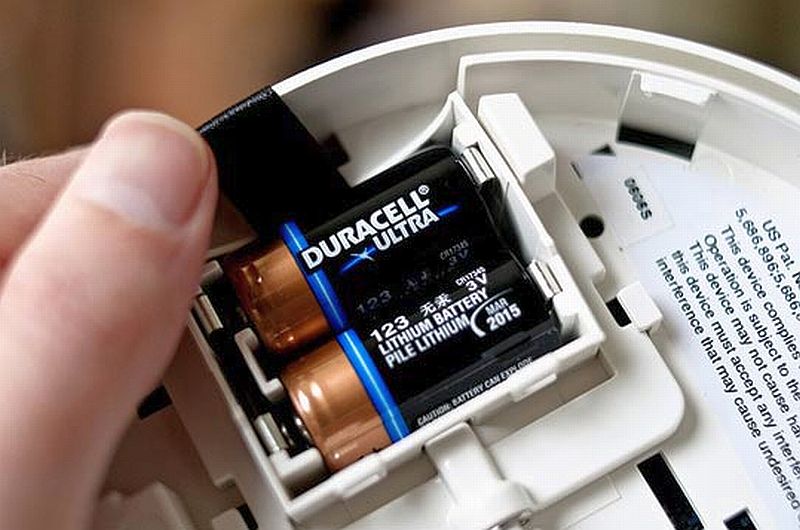 082010_tf_smoke_detector_batteries_baterije.jpg