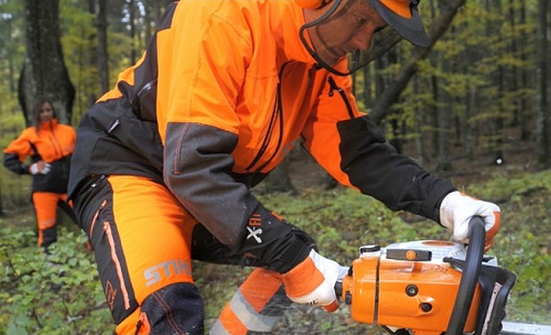 chainsaw_safety_suit_500x500.jpg