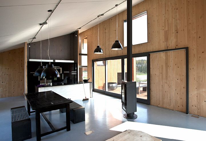 hisa_iz_gume_rubber_house_3.jpg