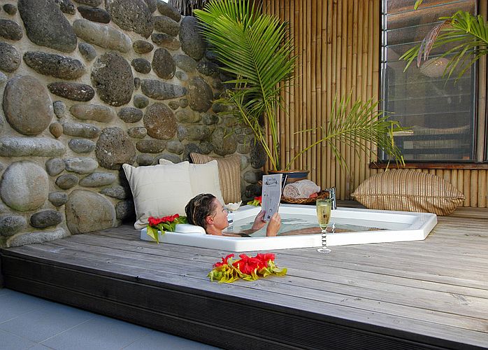 honeymoon_villa_jacuzzi_spa_bath.jpg