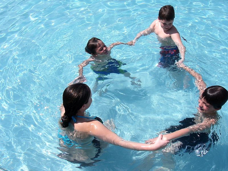 kidsinpool.jpg