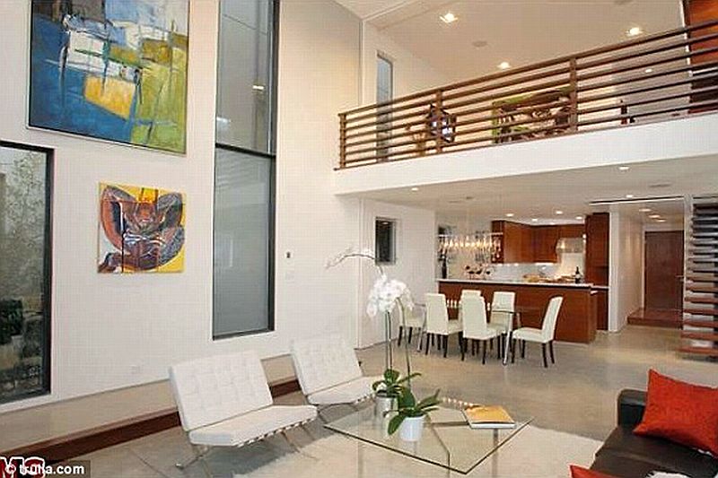 lindsay_lohan_starts_home_confinement_photos_2.jpg
