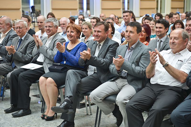 podeljene_trimove_raziskovalne_nagrade_2.jpg