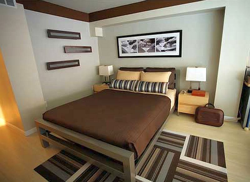 small_bedroom_fooling_the_ey_of_the_observer_looking_bigger.jpg