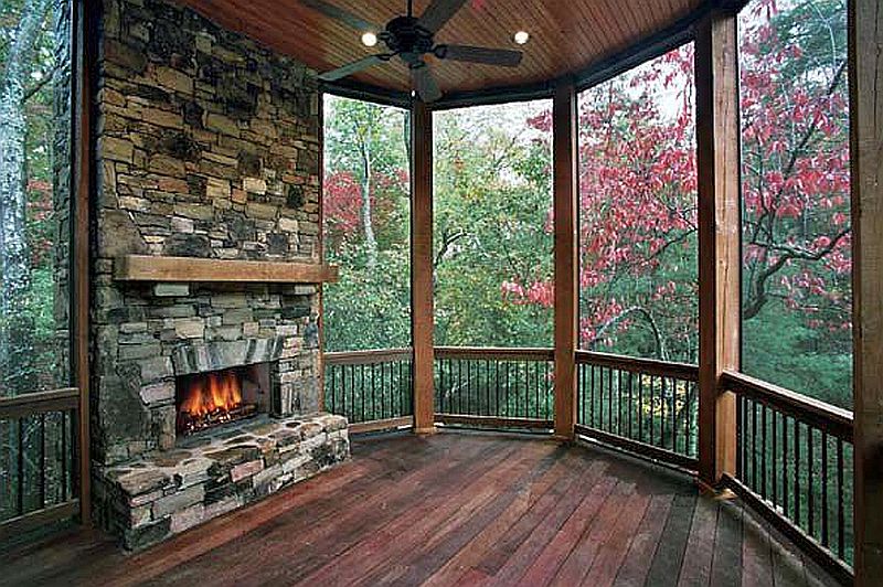 upper_level_screened_porch.jpg