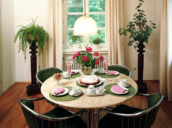 green_clothes_round_dining_table.jpg