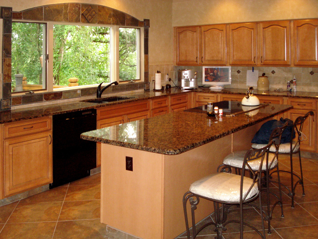 kitchen4l_porcelain_st_louis_tile_floor_slate_window_frame.jpg