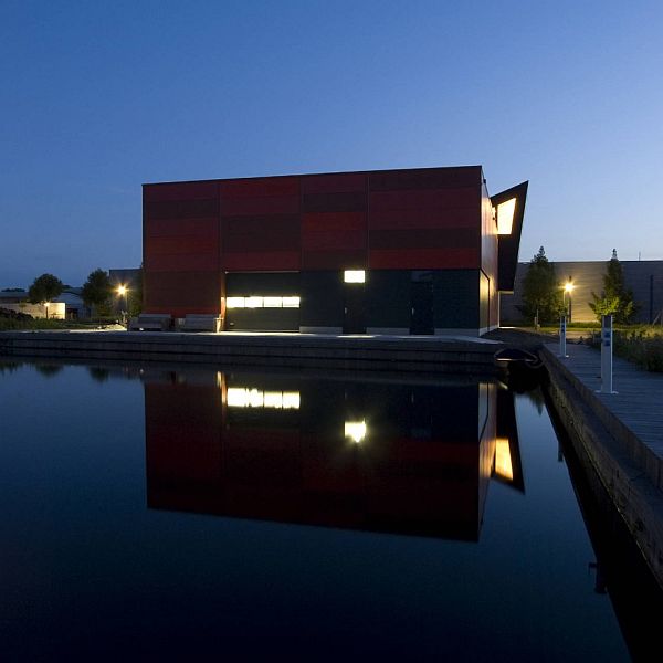 electric_boat_house_in_the_netherlands4.jpg