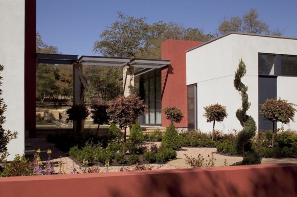 garden_ideas_at_contemporary_villa_m_in_austin_by_brian_dillard_architecture_600x399.jpg