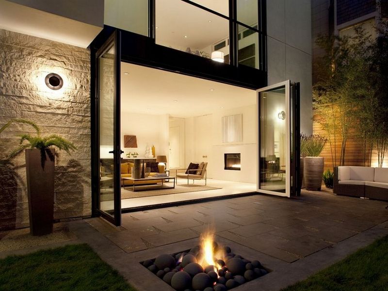 modern_four_storey_urban_home_design_patio_with_fireplaces_2.jpg