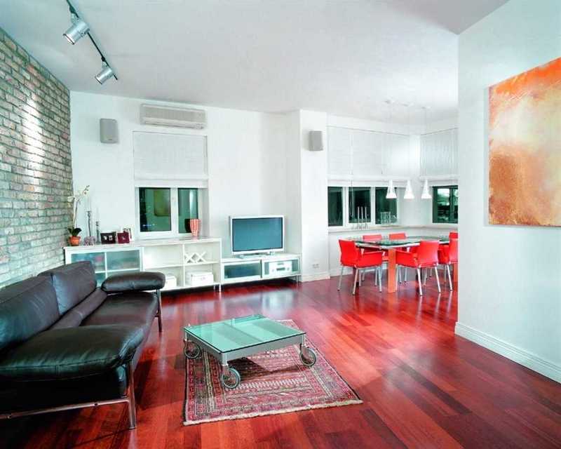 red_wooden_floor_in_classic_living_room.jpg