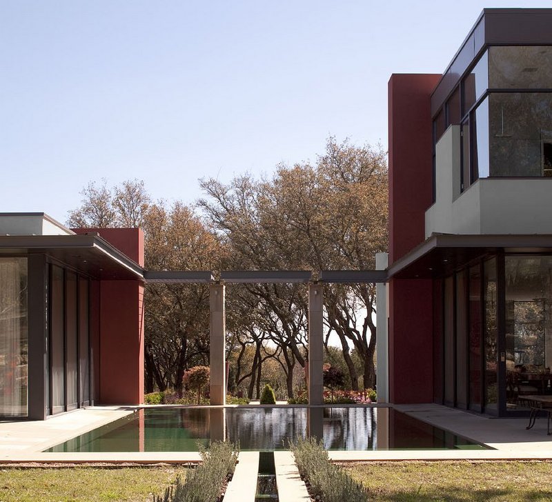 swimming_pool_view_at_contemporary_villa_m_in_austin_by_brian_dillard_architecture.jpg