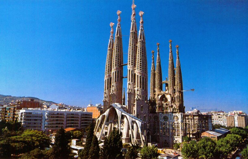 sagrada_familia_4_modifie.jpg