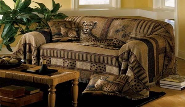 interior_decor_living_room_with_animal_print.jpg