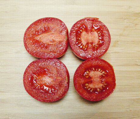 leslie_halved_sugar_gems_heirloom_tomatoes.jpg