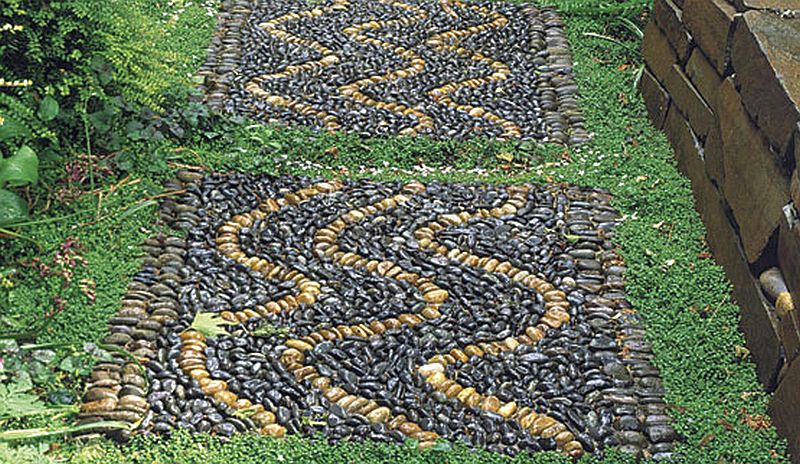 pebble_mosaic_for_your_garden_walkways_1.jpg