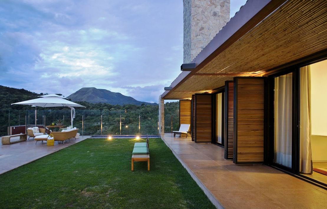 contemporary_modern_mountain_house_terrace_design.jpg