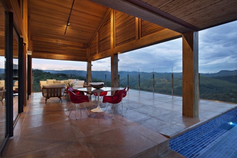 modern_mountain_house_patio_design_800x532.jpg